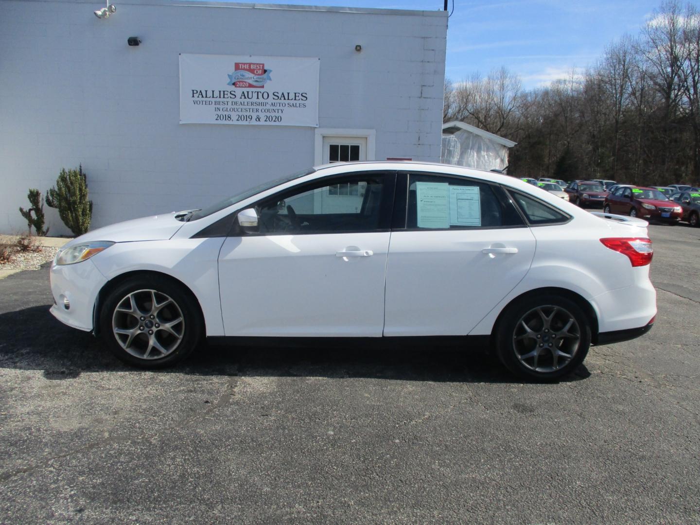 2013 WHITE Ford Focus (1FADP3F29DL) , AUTOMATIC transmission, located at 540a Delsea Drive, Sewell, NJ, 08080, (856) 589-6888, 39.752560, -75.111206 - Photo#3